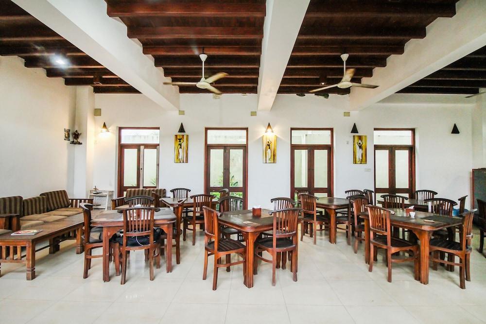 Ceylonica Beach Hotel Негомбо Экстерьер фото