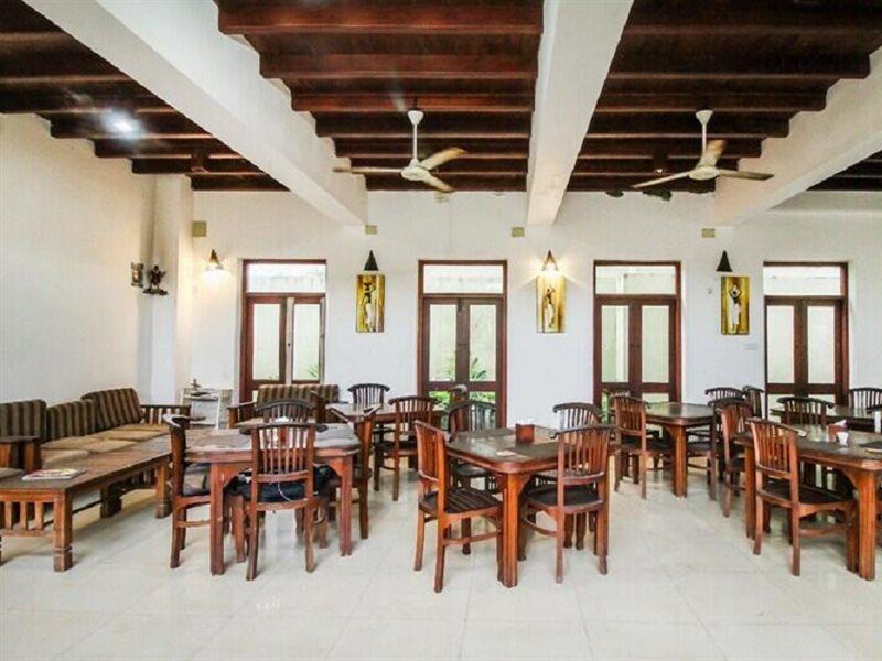 Ceylonica Beach Hotel Негомбо Экстерьер фото